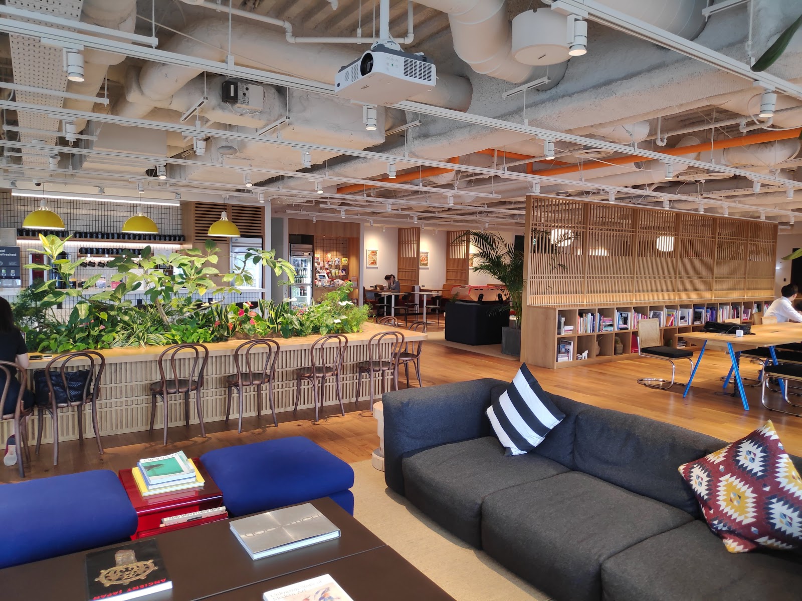 WeWork Shiroyama Trust Tower photo 2